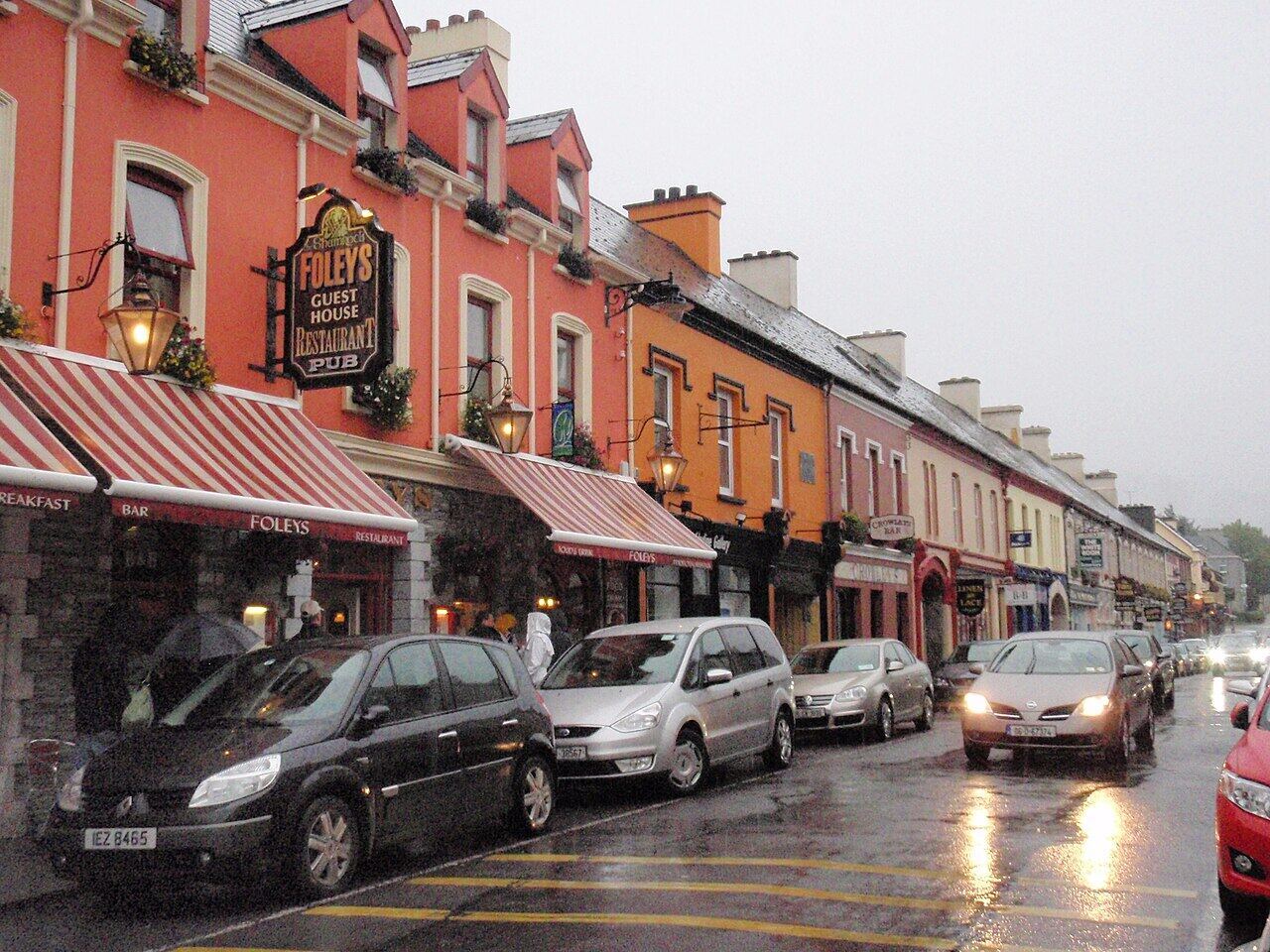 A street of coloured shopfronts in Kenmare on a wet day